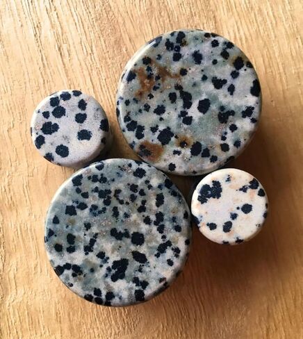 زوج من المقابس الحجرية العضوية Dalmatian Jasper - تصل إلى 38 ملم! in Saudi Arabia