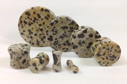 زوج من المقابس الحجرية العضوية Dalmatian Jasper - تصل إلى 38 ملم! in Saudi Arabia