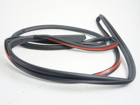 Volvo OES S60 ، S60R ، V70 ، V70R ، XC70 DOOR SEAL 30634690 in Saudi Arabia