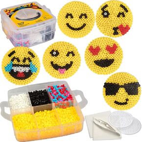 خرزات Emoji Smiley Face Fuse - 6 رموز تعبيرية مختلفة - 3600 قطعة خرز (6 ألوان)، ملاقط، ألواح ربط، ورق كي، حقيبة - تعمل مع خرز Perler - هدية مشروع فني بكسل - مرخصة رسميًا من Emoji