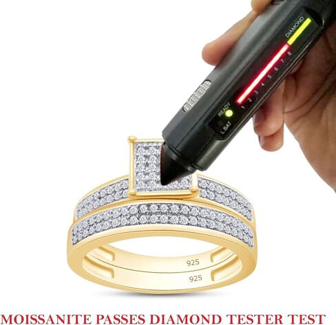 Savearth Diamonds 0.58 قيراط (CTW) Round White Lab الذي تم إنشاؤه Moissanite Diamond Men's & Women's Micro Pave Ring Trio Trio Trio في 925 Sterling Silver in Kuwait