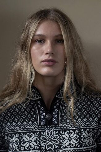 ديل من النرويج سلام السلام سترة أنثوية in Kuwait