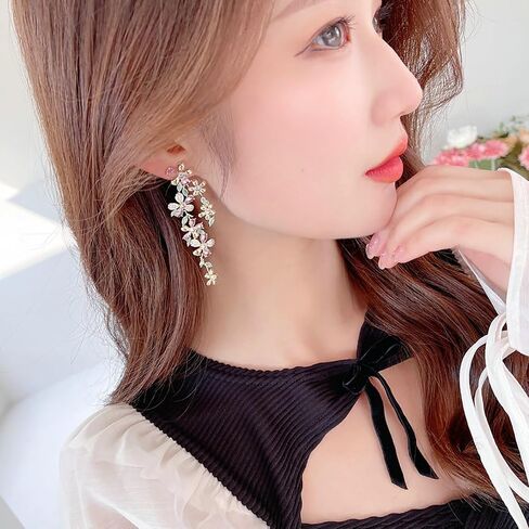 14K Gold Flower Chandelier Earrings with Moissanite Tassels, Luxurious Chandelier Dangle Earrings for Women, Stunning Gift for Stylish Women in Saudi Arabia