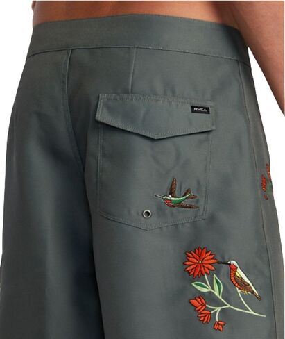 RVCA Men Fix Fixed Heist 16 "Boardshorts in Saudi Arabia