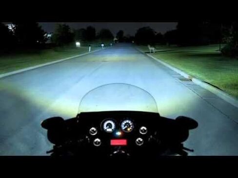مصابيح Eagle Lights 7 بوصة Harley LED مع مصابيح بقعة متطابقة في كروم ، تي شيرت خاتم محول مجاني - 2013 و Harley Touring الأقدم (Glide Street ، Ultra Classic والمزيد) (Chrome) (Chrome) in Kuwait