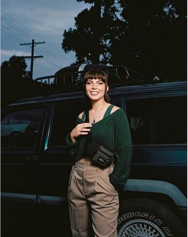 Long Weekend Monterey Sling - حقيبة حبال مضغوطة للمدفئين للكاميرات 35 مم ، Point & Shoots ، والضروريات اليومية (Creme Multi) in Kuwait