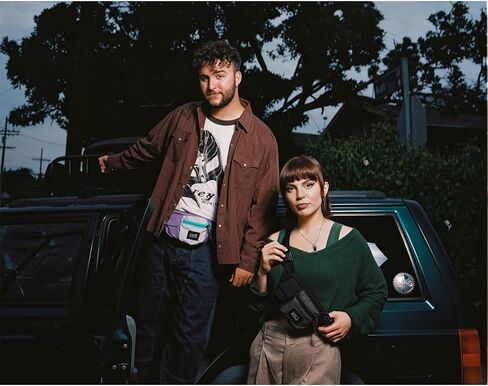 Long Weekend Monterey Sling - حقيبة حبال مضغوطة للمدفئين للكاميرات 35 مم ، Point & Shoots ، والضروريات اليومية (Creme Multi) in Kuwait