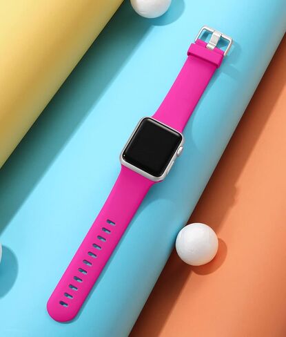 متوافق مع سوار ساعة Apple مقاس 38 مم 40 مم 41 مم 42 مم 44 مم 45 مم، حزام بديل رياضي من السيليكون الناعم متوافق مع سلسلة iWatch SE/7/6/5/4/3/2/1 للنساء والرجال in Saudi Arabia