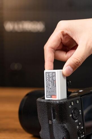 مجموعة بطارية بديلة VILTROX 2400 مللي أمبير في الساعة لكاميرا سوني، عبوتان بطارية NP-FZ100 مع كابل من النوع C لسوني A7 IV، A7R V، A7S III، A7C، FX3، FX30، A6600، A6700، ZV-E1، A1، A9، A9 ثانيا in Saudi Arabia
