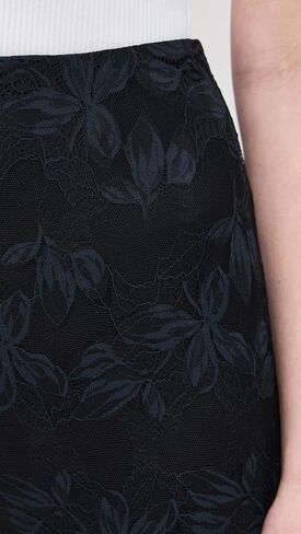 Mikeala النسائية Allover Lace Knee Capris in Saudi Arabia