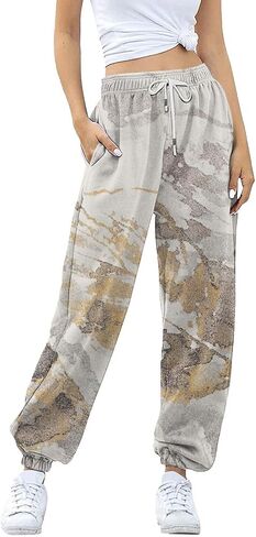 Women Wide Leg Camo Sweatpants Y2k Loose Camouflage Workout Jogger Pants Baggy Army Cargo Sweatpants with Pockets in Saudi Arabia