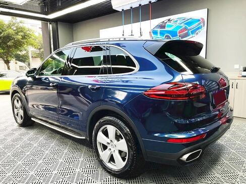 LZlrun Premium Sparkle Parkle Glossy Metallic Car Vinyl Wrap ، Fltra Glossy Officive Film مع تركيب خالي من الفقاعات يأتي مع أدوات التثبيت (Navy Blue ، 1ft × 5ft) in Kuwait