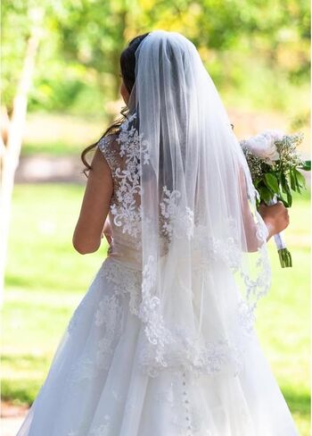 Lace Bridal Veil Pearl Wedding Veils,Short Veil 2 Tier Fingertip Length Metal Comb for Women in Saudi Arabia