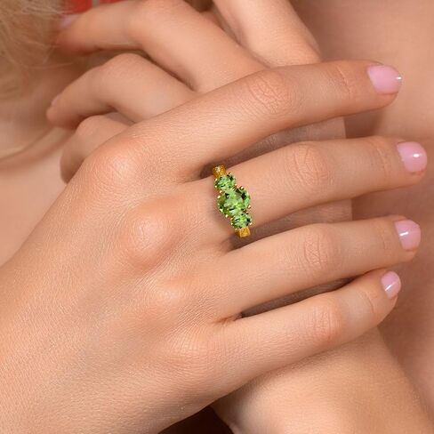 GEM Stone King 18k صفراء الذهب المطلي بالفضة البيضاوية البيضاوي الخضراء البيردوت ثلاثية الخاتم الحلقة | 2.35 CTTW | الأحجار الكريمة المولد | بيضاوي 9x7mm و 6x4mm | متوفر في الحجم 5 ، 6 ، 7 ، 8 ، 9 in Saudi Arabia
