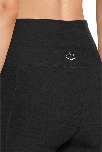 ما وراء Yoga Women's Spacedye Go Pocket 5 "قصيرة in Kuwait