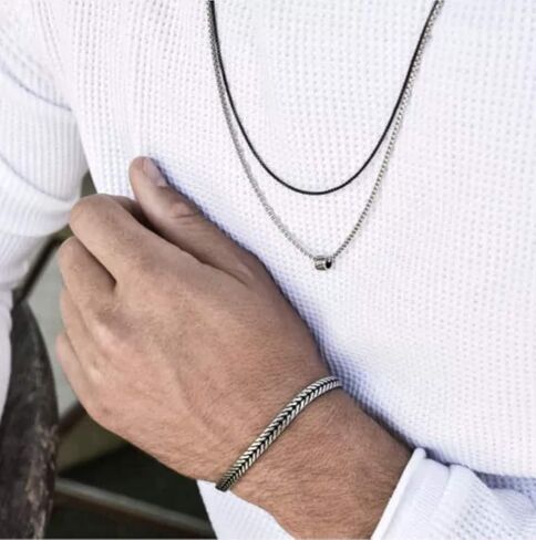 قلادة جاليس للرجال - مجموعة مكونة من عقدين من سلسلة الفولاذ المقاوم للصدأ للرجال - مجموعة قلادات قصيرة سوداء وطويلة من الفضة للرجال، سلسلة مطلية بالفضة مع قلادة مثلثة من العقيق الأسود للرجال in Kuwait