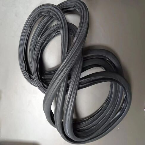 الأجزاء# 67881-60131 6788160131 ختم الباب الخلفي 1PIECE/PACK in Saudi Arabia