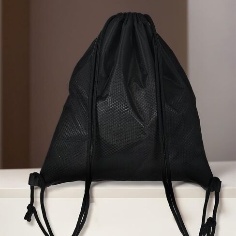حقيبة حقيبة الظهر الرباطية الأكياس الصالة الرياضية السوداء مع الرباط مع zip pocket مقاومة للماء. in Saudi Arabia