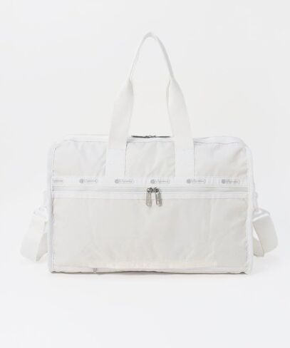 حقيبة LeSportsac Spectator Azure Deluxe متوسطة الحجم لعطلة نهاية الأسبوع، طراز 4318/لون E871، أزرق محيطي ساحر وأبيض ناصع يوحدان الهدوء والصفاء، طراز Spectator بحزام/زخرفة بلونين in Kuwait