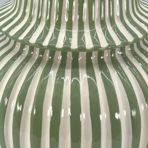 Galt International 18 "Green Candy Stripe Ginger Jar W/Lid - عيد الميلاد ديكور ديكور المنزل ديكور غرفة المعيشة in Kuwait