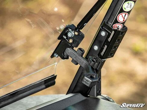 الزجاج الأمامي Superatv Scratch Resistant 3-in-1 من أجل CFMoto Uforce 600 2021-2022 ، المصنوع من 1/4 بوصة من البولي المغلفة الصلبة ، ويأتي مسبقًا ، أو يمكن إغلاقه أو تنفيسه أو مفتوحًا بالكامل ، الولايات المتحدة الأمريكية مصنوعة in Saudi Arabia