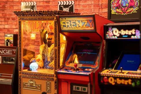 New Wave Toys Zoltar Speaks Mini Replica Fortune Teller Machine, Fully Animated 1/6 Scale with Card Dispenser, USB-C Rechargable in Kuwait