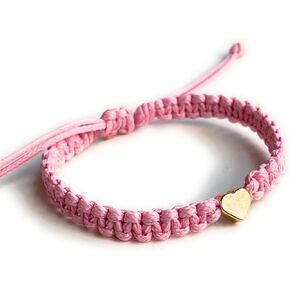 اسوارة نسائية سوار مضفر للنساء - قلب ذهبي عيار 14 قيراط. مصنوع يدويًا، مقاوم للماء. هدية عيد الأم، عيد الميلاد، الذكرى السنوية in Kuwait