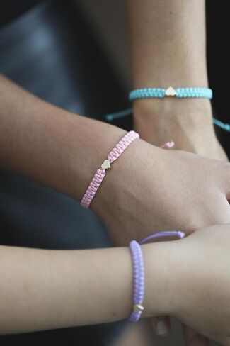 اسوارة نسائية سوار مضفر للنساء - قلب ذهبي عيار 14 قيراط. مصنوع يدويًا، مقاوم للماء. هدية عيد الأم، عيد الميلاد، الذكرى السنوية in Kuwait