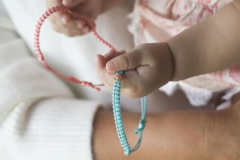 اسوارة نسائية سوار مضفر للنساء - قلب ذهبي عيار 14 قيراط. مصنوع يدويًا، مقاوم للماء. هدية عيد الأم، عيد الميلاد، الذكرى السنوية in Kuwait