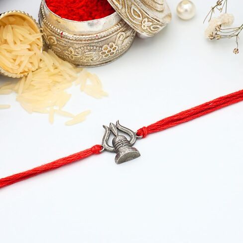 Rakhi Giftbox | Raksha Bandhan Giftbox مع Rakhi الفاخرة ، Choco ، Pooja Thali ، Roli Chawal وبطاقة تحية مسبقة | مجموعة الهدايا راخي in Kuwait