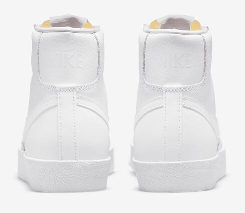 حذاء رياضي نسائي من Nike Blazer Mid '77 من القماش (أبيض/أبيض-شراع-أسود، 7) in Saudi Arabia