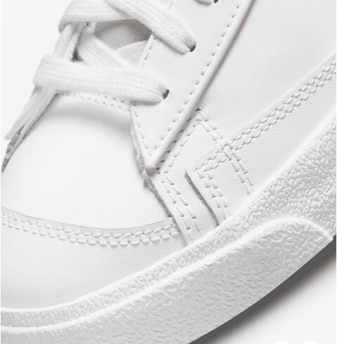 حذاء رياضي نسائي من Nike Blazer Mid '77 من القماش (أبيض/أبيض-شراع-أسود، 7) in Saudi Arabia