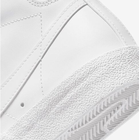 حذاء رياضي نسائي من Nike Blazer Mid '77 من القماش (أبيض/أبيض-شراع-أسود، 7) in Saudi Arabia