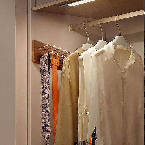 Treehouse London Tie Rack Organizer - يحمل 40 علاقات كبيرة - حامل تخزين معدني قوي من الخشب والمعادن لخزانة - شماعات عرض التعادل الجدار للجدار وغرفة النوم - (رف ربط الجوز) in Kuwait