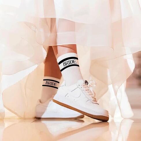 السيد و Mrsgifts Bride Socks Hompts Bride لتكون جوارب لزفاف البكالوريوس إكسسوارات حفلات البكالوريوس in Saudi Arabia