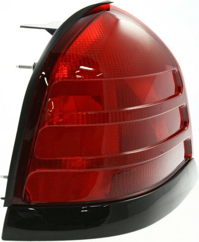 المصباح الكهربائي المصباح الذيل اليسرى العدسة الأحمر 2 W/BLK MLDG لفورد ل CROWN VICTORIA S 00-03 05 & BASE 00-08 10-11 & LX 00-11 & LWB 02-03 & LX Sport 04-06 8W7Z13405A FO2800160 in Kuwait