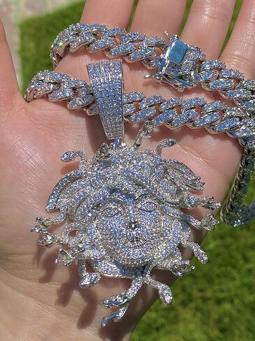 Iced Miami Cuban Chain Netclace Choker Stain 12 مم 20 بوصة ، 14K أبيض الذهب اللامسق الكوبي ، Greek God Medusa Head Pendant ، Medusa Charm ، Niced Chain Netlace in Kuwait