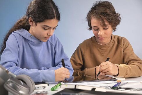 أداة الكتابة الرقمية Lamy AL-star Black EMR Stylus POM باللون الأسود مصنوعة من الألومنيوم، أسود غير لامع - مع محيط طرف دائري للأسطح غير اللامعة (القماش) in Saudi Arabia
