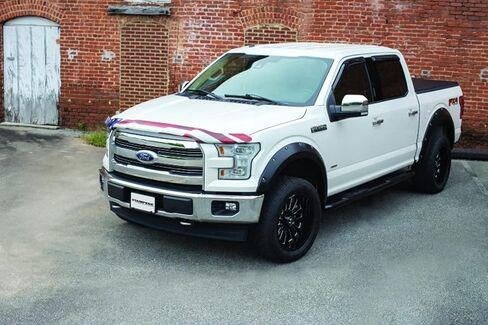 التدافع RealTruck | عاكسات الرياح الجانبية من نوع Tape-Onz | 2015 - 2023 فورد F-150/F-250/F-350/F-450/F-550 (تشمل 17-23 F-150 رابتور) سوبر كرو - دخاني، 4 قطع. | 61100-2 in Kuwait