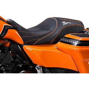Advanblack Touring Seat "Sik Baggers" مخصص لخياطة Pillion Rider ومقعد الراكب في الفترة 2009-2023 Harley Touring Road Glide/Street Glide (Black Stitching) in Saudi Arabia