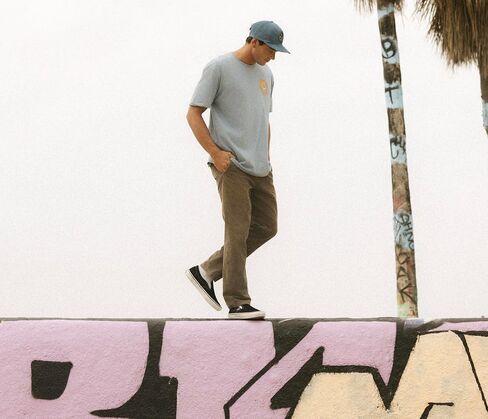 قبعات أنيقة ومريحة للرجال والنساء | مقاس واحد قابلة للتعديل قبعات snapback | أنماط وألوان متعددة in Kuwait