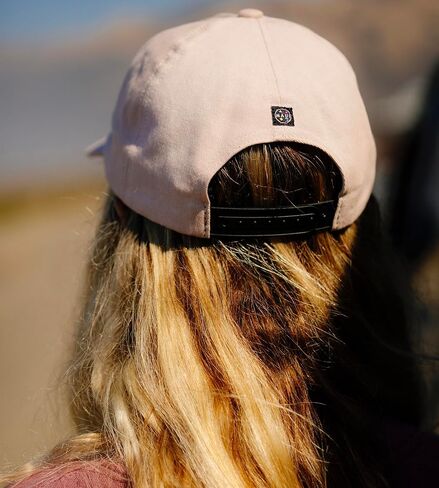 قبعات أنيقة ومريحة للرجال والنساء | مقاس واحد قابلة للتعديل قبعات snapback | أنماط وألوان متعددة in Kuwait