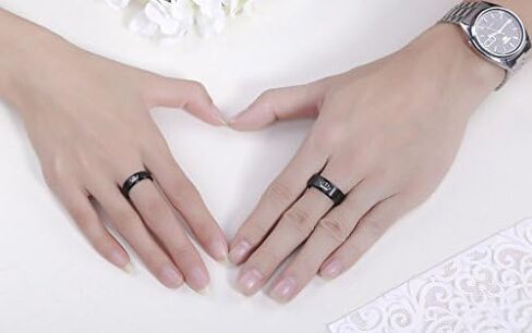 LAVUMO King and Queen Rings for Couples - 2pcs His Hers Stainless Steel Matching Ring Sets for Him and Her - Promise Engagement Wedding Band Black Comfort Fit in Kuwait