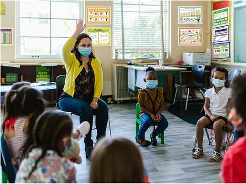 مجموعة من 8 ملصقات موسيقية (مغلفة) من FUNNYLAND للفصول الدراسية، ومخططات نظرية الموسيقى الأساسية للمدرسة، وملصقات جدارية للأطفال - مثالية للفصل الدراسي والمنزل ومراكز التعليم in Kuwait