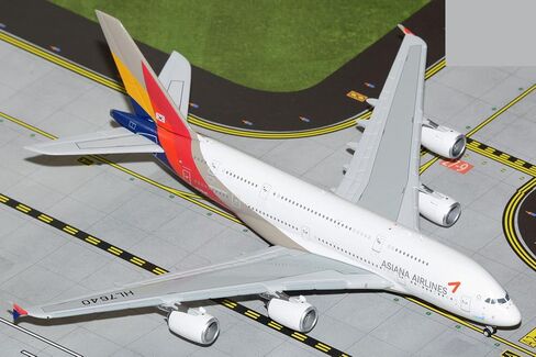 GeminiJets GJAAR2170 Asiana Airbus A380 HL7640; Scale 1:400 in Saudi Arabia