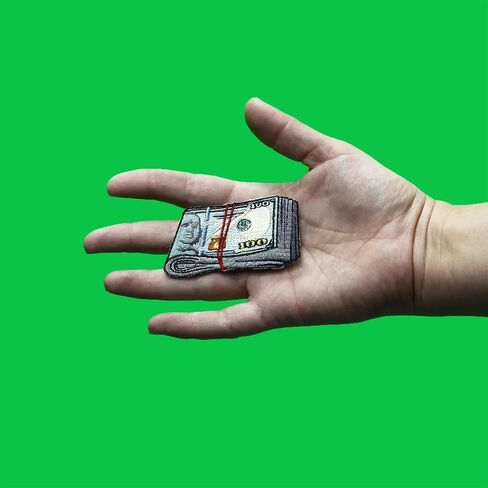 الدهون wad قذرة النقود تصحيح المئات من benjamins الأزرق على الحديد المطرزة على in Saudi Arabia