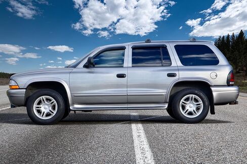 شريط Ikon Motorsports على حافة النافذة الخارجية ، متوافق مع 1998-2004 Dodge Durango ، Dakota Crew Cab ، Slim Style Smoke Tinted 4pcs Sun Rain Shade Guard Vean in Saudi Arabia
