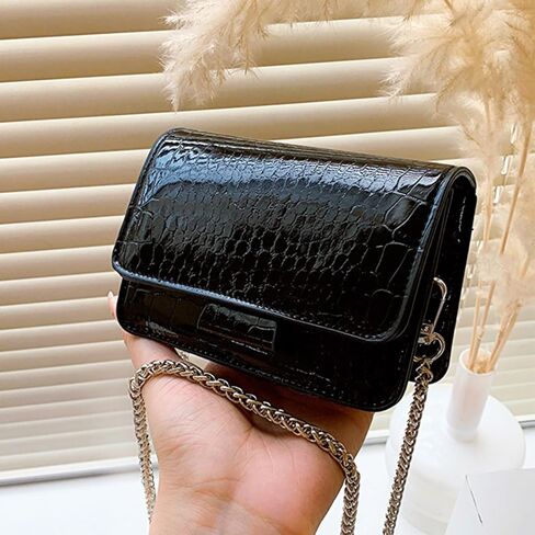 حقيبة Mini Crossbody للنساء - Patent Leather Crocodile Preme مع حزام سلسلة فضية ، قابض صغير للحفلة المسائية in Kuwait