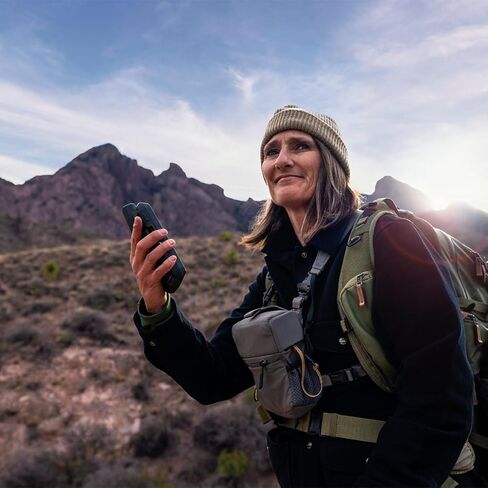 جارمين مونتانا 700i، نظام تحديد المواقع القوي المحمول مع تقنية inReach المدمجة | رسم خرائط للطرق والممرات، شاشة لمس ملونة مقاس 5 بوصات يمكن استخدامها للقفازات، خرائط Topo، دعم نظام الملاحة العالمي لسواتل الملاحة المتعددة (GNSS) مع حزمة هدايا مميزة in Kuwait