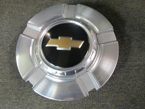 18 Inch OEM Chevy 6 Lug Machined Aluminum Center Cap Hubcap Wheel Cover 2007-2014# 9596343 or 9597991 5291 Silverado Suburban Tahoe Avalanche 1500 Pickup Truck SUV in Saudi Arabia